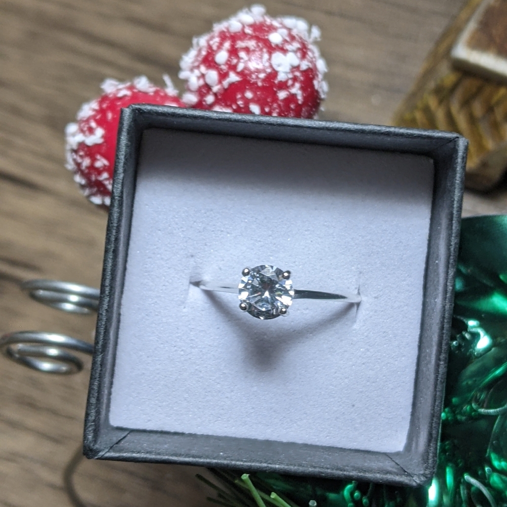 Beautiful Sterling Silver Ring - Picture 4 of 5